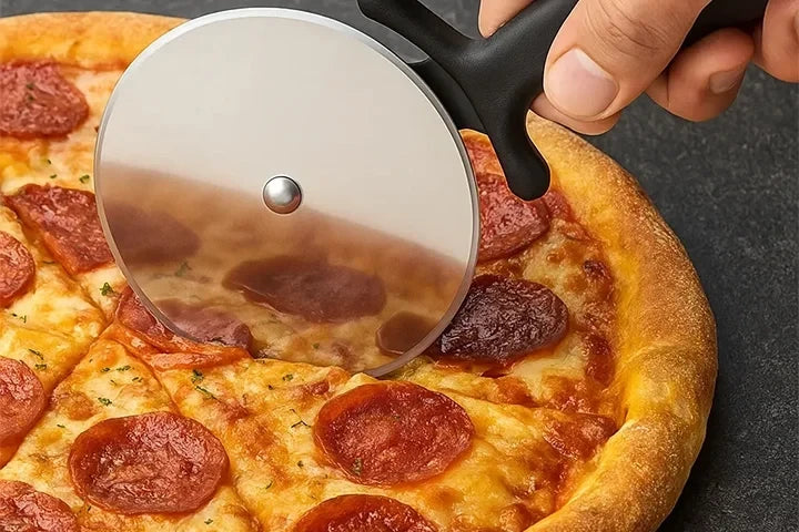 pizzavágó a Scandicrusttól
