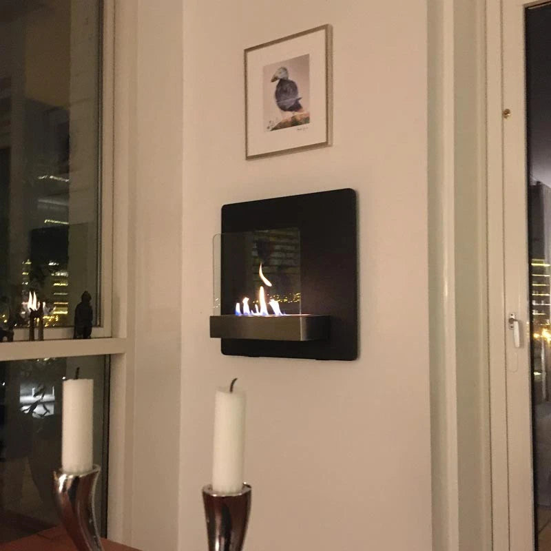 Elegáns fekete falra szerelhető kandalló